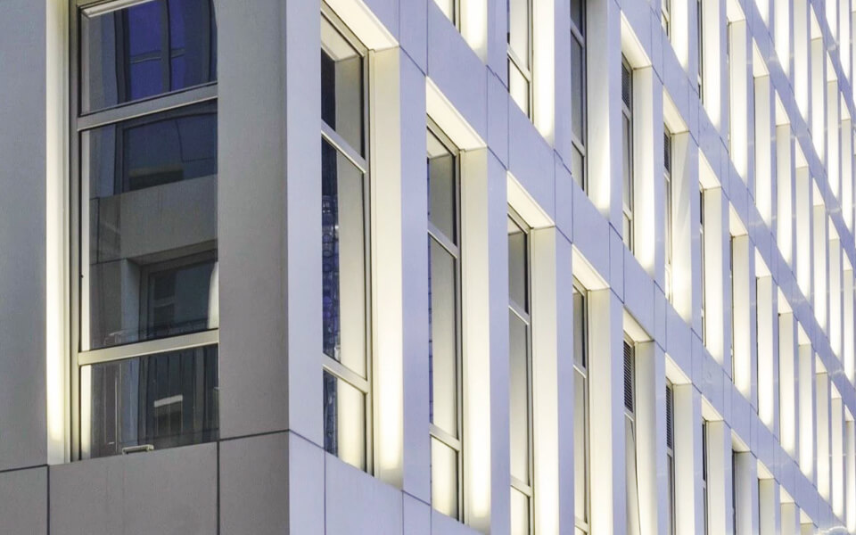 深圳金港大厦现代城市楼体亮化工程设计以及成功案例